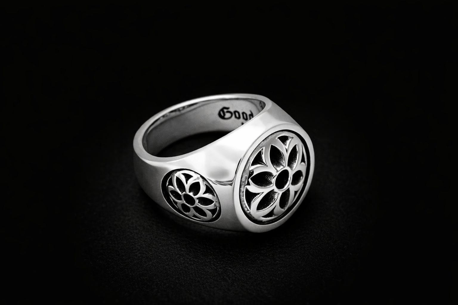 Good Art Hlywd Club ring Medium Size 11 Condition A