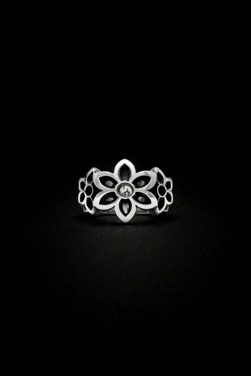 Good Art HLYWD ring model 18 size 12 US Class A